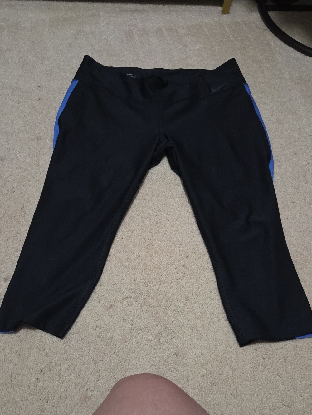 Nike Womens Black Capri Leggings with Blue Trim